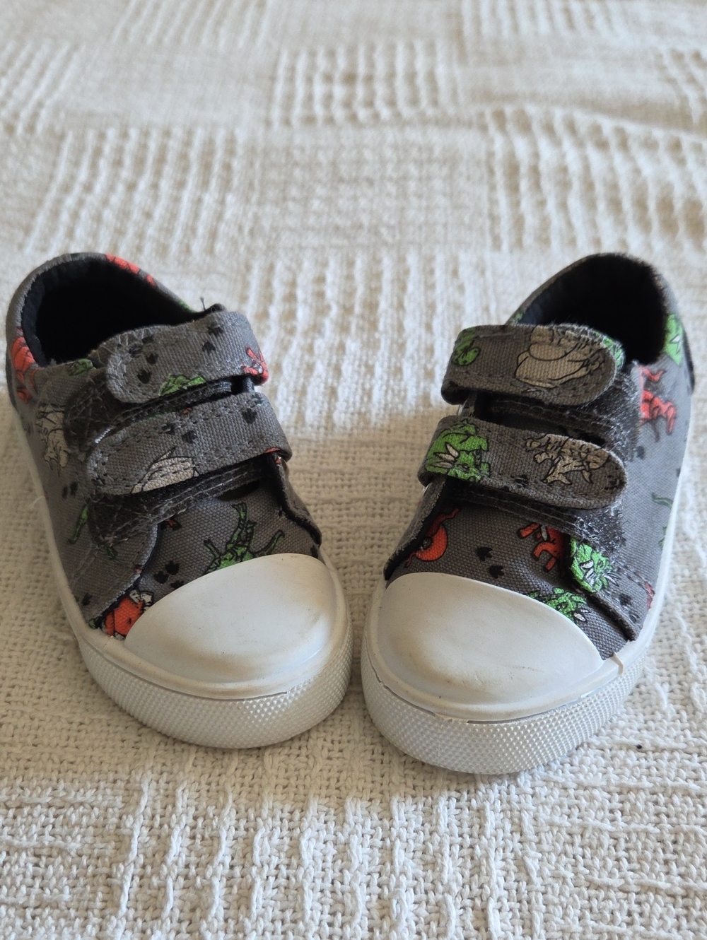 Kids Gray Dino Print Velcro Sneakers Size 6 Toddler